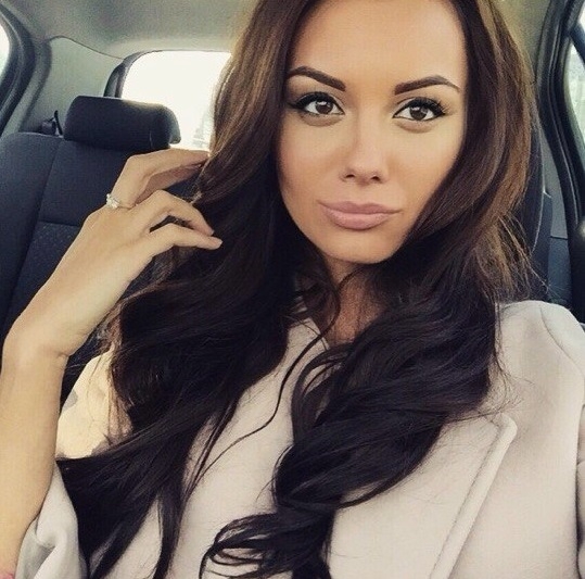 У меня есть много возможностей, чтобы удовлетворить тебя полностью. Мои услуги широки и включают классический секс, оральный секс, анальный секс, ролевые игры и многое другое. Все это доступно для тебя в Москве. ✨ Фото и отзывы обо мне говорят сами за себя - я настоящая профессионалка в своем деле. Так что если хочешь незабываемую встречу, не стесняйся и свяжись со мной. Я жду тебя в Москве! 😉 Елена